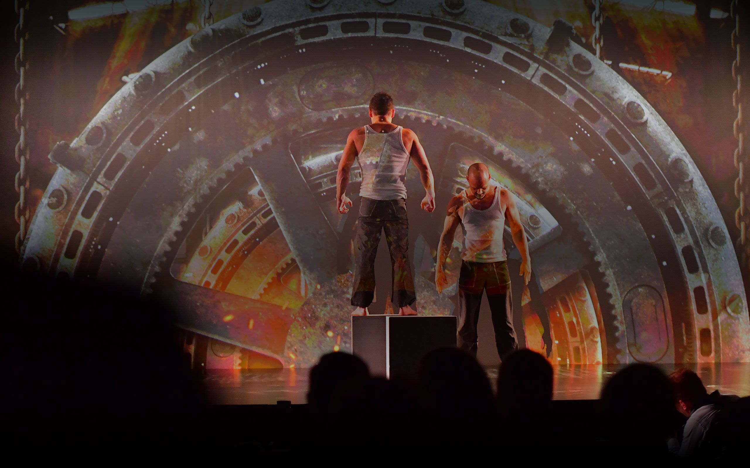 Acro balance: Powerful show with acrobatic duo, trio or group